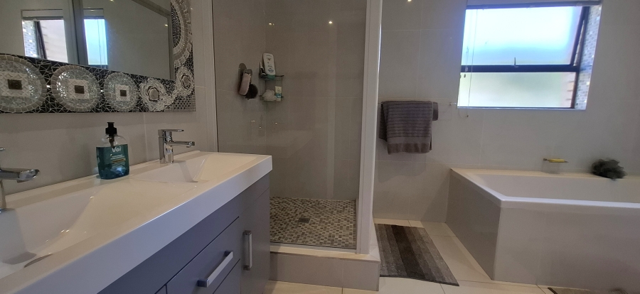 4 Bedroom Property for Sale in Gonubie Eastern Cape